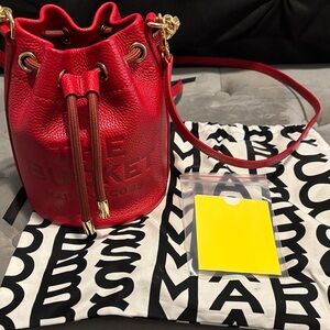 Marc Jacobs Red Pebbled Leather Drawstring Bucket Bag with Gold Hardware